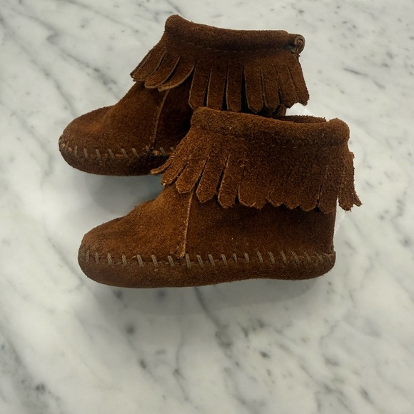 EXCELLENT Authentic Minnetonka Suede Baby Moccasin Boots 6-12 Months - Picture 7 of 7